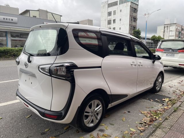 一手車 只跑2萬8千多  電滑門 四輪全新輪胎 低油耗  第19張相片