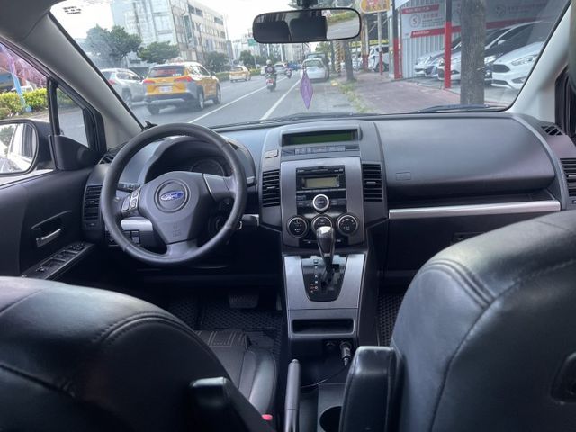 正 7人座 一手車 低里程  安全舒適 功能性到位  第6張相片