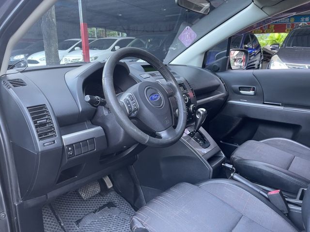 正 7人座 一手車 低里程  安全舒適 功能性到位  第8張相片