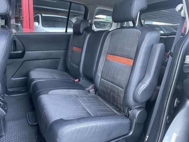 正 7人座 一手車 低里程  安全舒適 功能性到位  第9張相片