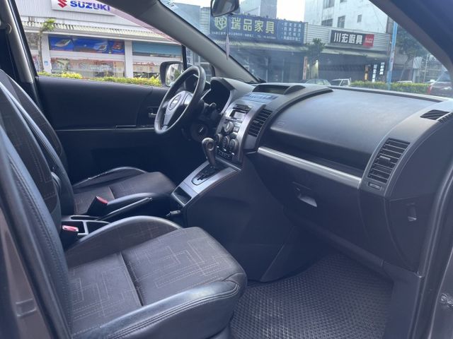 正 7人座 一手車 低里程  安全舒適 功能性到位  第10張相片