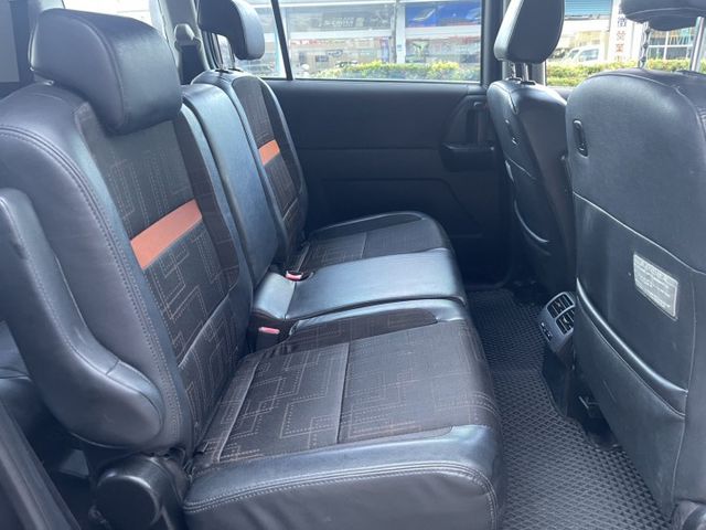 正 7人座 一手車 低里程  安全舒適 功能性到位  第11張相片