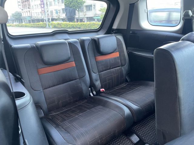 正 7人座 一手車 低里程  安全舒適 功能性到位  第12張相片