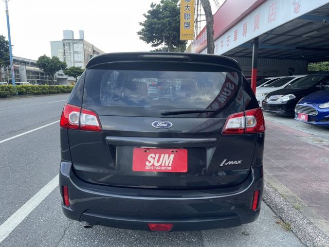 正 7人座 一手車 低里程  安全舒適 功能性到位  第17張相片