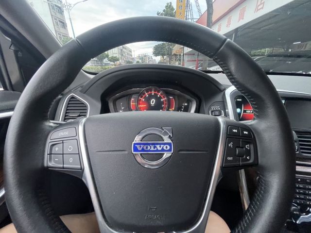 低里程  安全舒適 底盤安穩寧靜 最佳休旅車  第6張相片