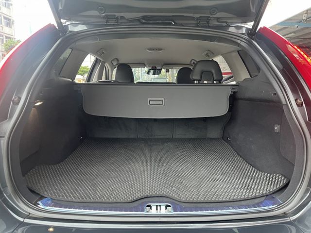 低里程  安全舒適 底盤安穩寧靜 最佳休旅車  第16張相片