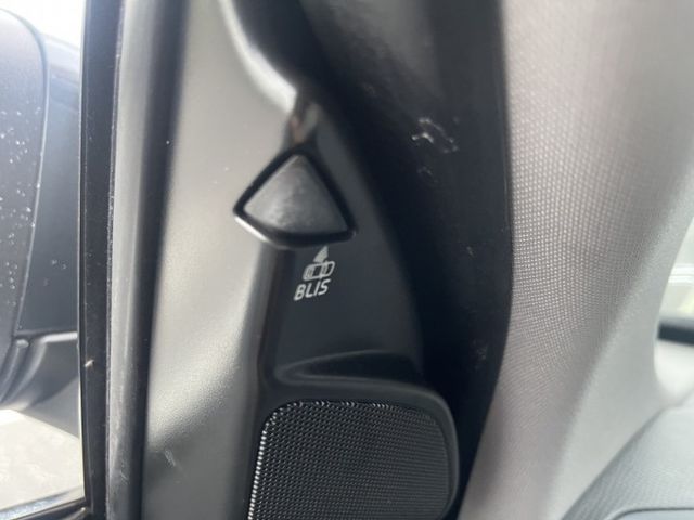 低里程  安全舒適 底盤安穩寧靜 最佳休旅車  第18張相片