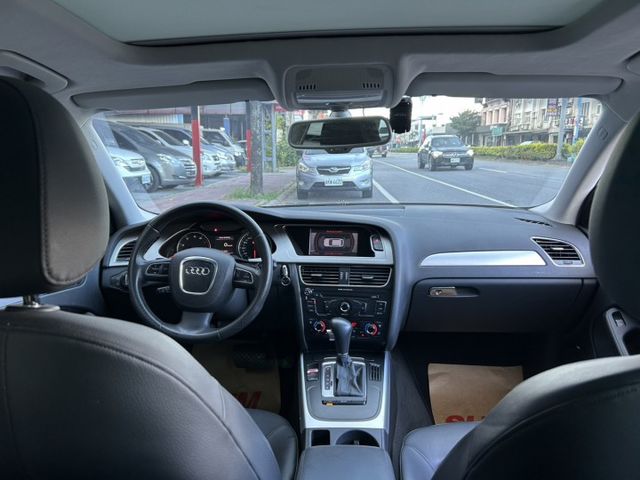 低里程 2.0T 渦輪增壓引擎  全景式天窗  第16張相片