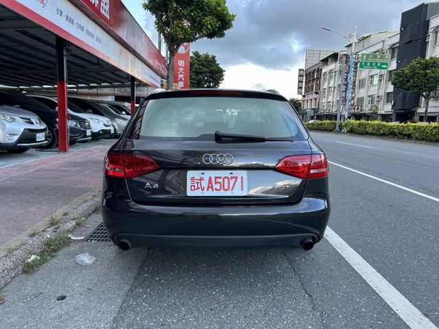 低里程 2.0T 渦輪增壓引擎  全景式天窗  第19張相片