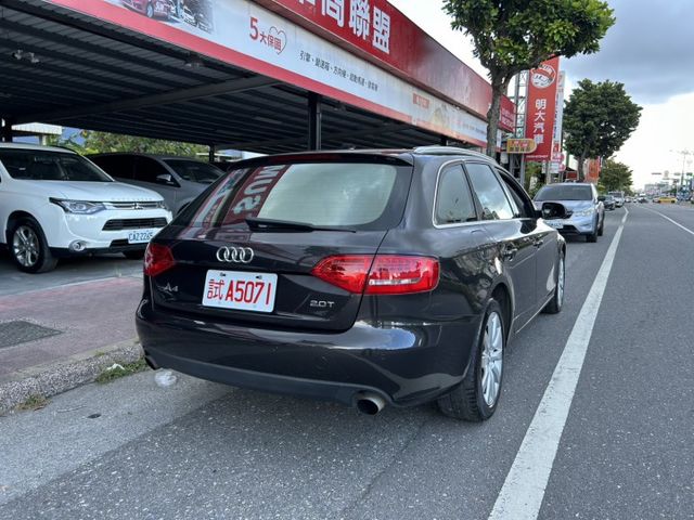 低里程 2.0T 渦輪增壓引擎  全景式天窗  第20張相片