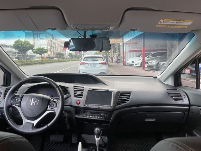 2013年 尾12月  低里程 最佳代步車  第4張相片