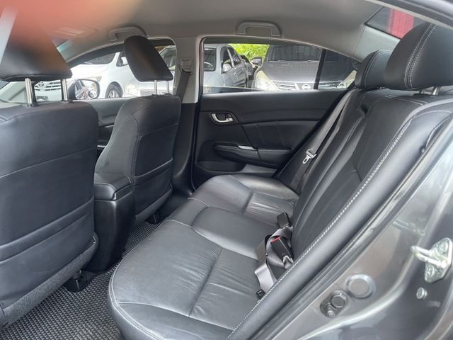 2013年 尾12月  低里程 最佳代步車  第9張相片