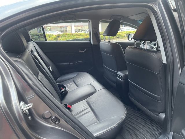 2013年 尾12月  低里程 最佳代步車  第11張相片