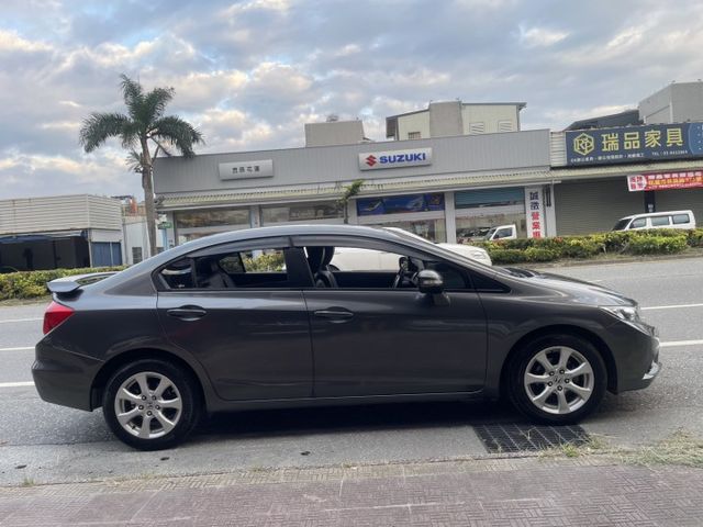 2013年 尾12月  低里程 最佳代步車  第12張相片