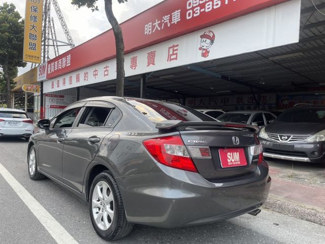 2013年 尾12月  低里程 最佳代步車  第15張相片