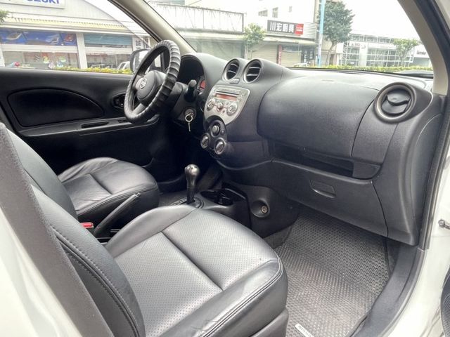 低里程只跑10萬  省油省稅 好選擇  第8張相片