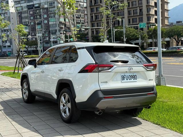 TOYOTA豐田 RAV4  第2張相片