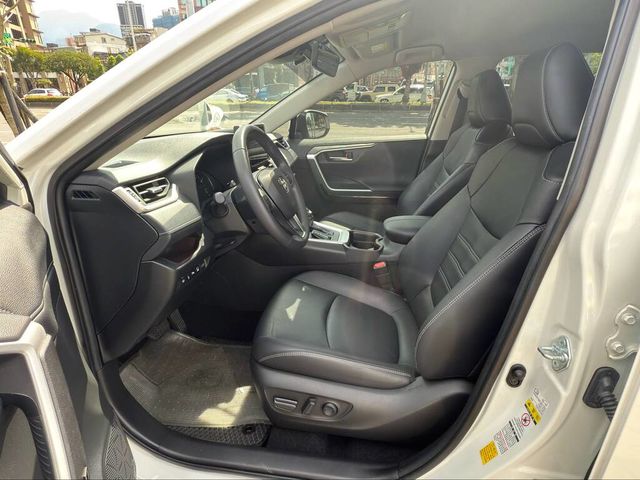 TOYOTA豐田 RAV4  第7張相片