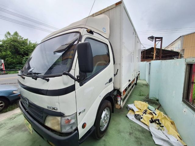 HINO日野 300  第1張相片