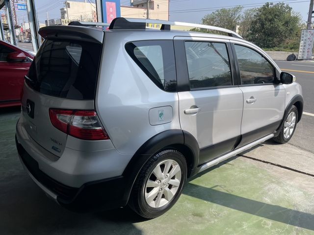 NISSAN日產 LIVINA  第2張相片