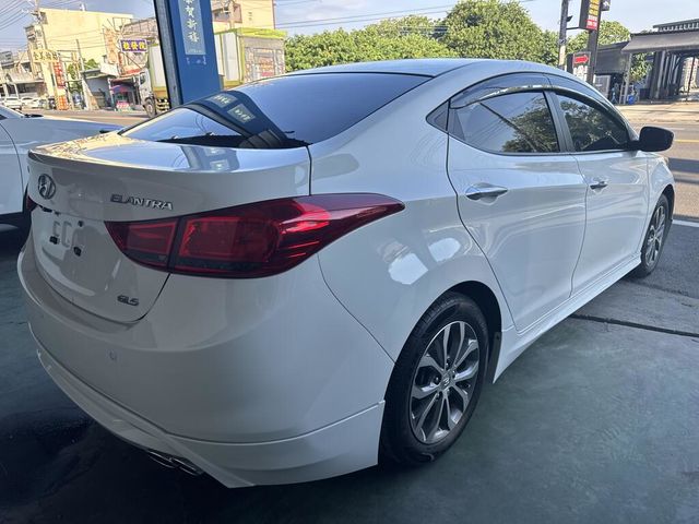 HYUNDAI現代 ELANTRA  第2張相片