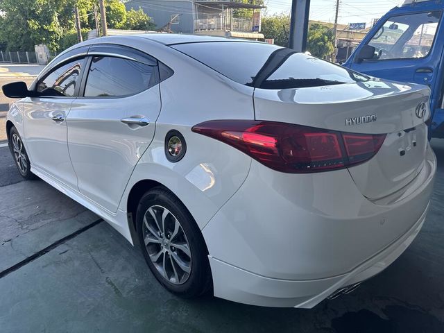 HYUNDAI現代 ELANTRA  第8張相片