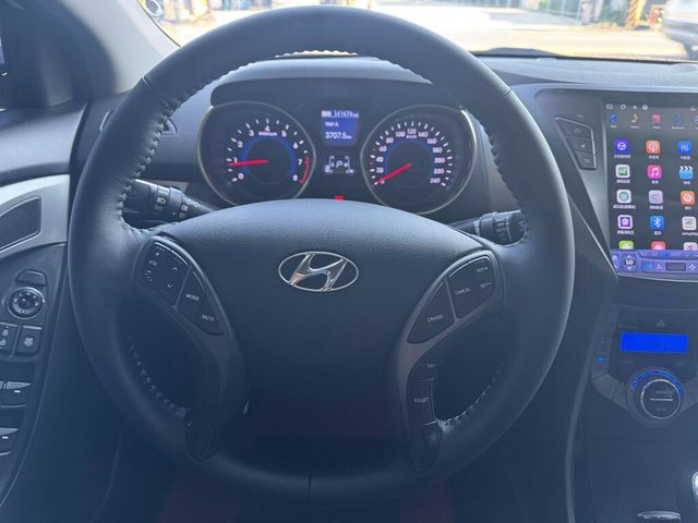 HYUNDAI現代 ELANTRA  第13張相片