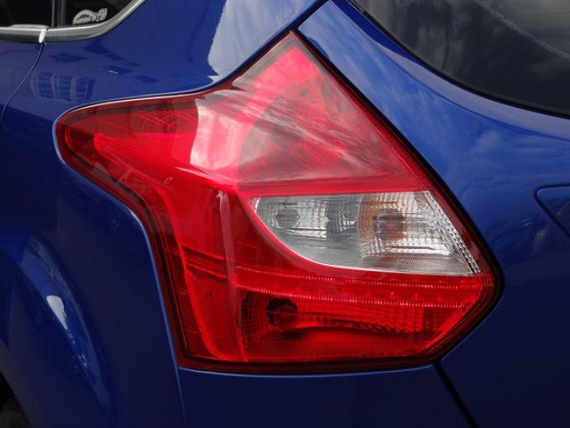 2015年福特 FOCUS 天窗 2.0  藍色  第16張相片