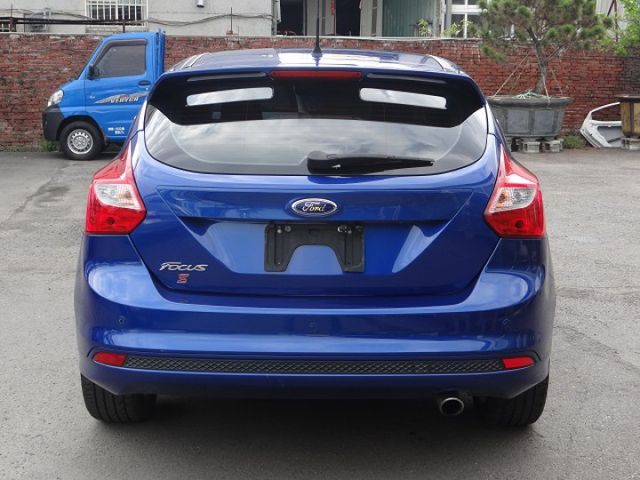 2015年福特 FOCUS 天窗 2.0  藍色  第19張相片