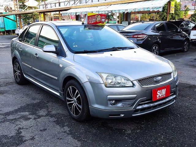 2005年福特 FOCUS 1.8 天窗 淺灰色  第3張相片