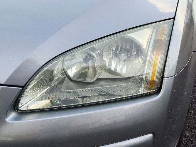 2005年福特 FOCUS 1.8 天窗 淺灰色  第13張相片