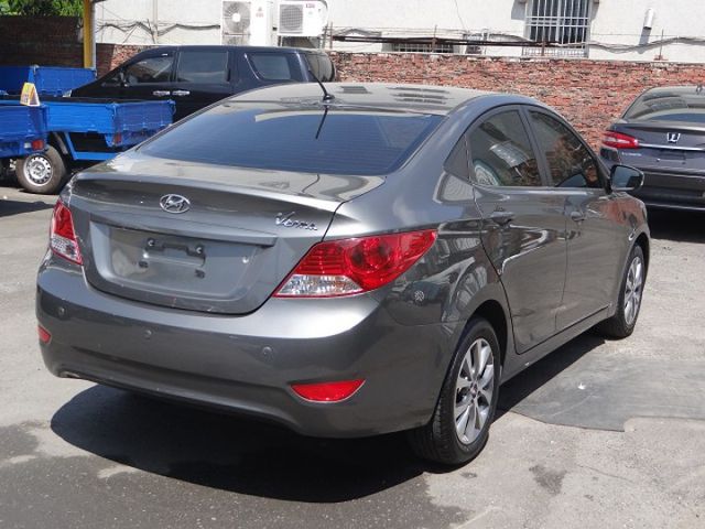 2016年三陽 VERNA 1.6 灰色 I-KEY 定速 衛星導航  第15張相片