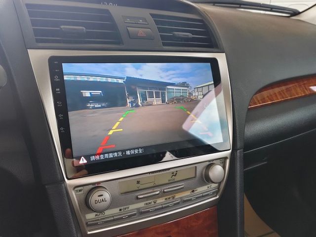 2010年TOYOTA CAMRY 2.0 黑色 衛星導航 倒雷 倒車顯影  第11張相片