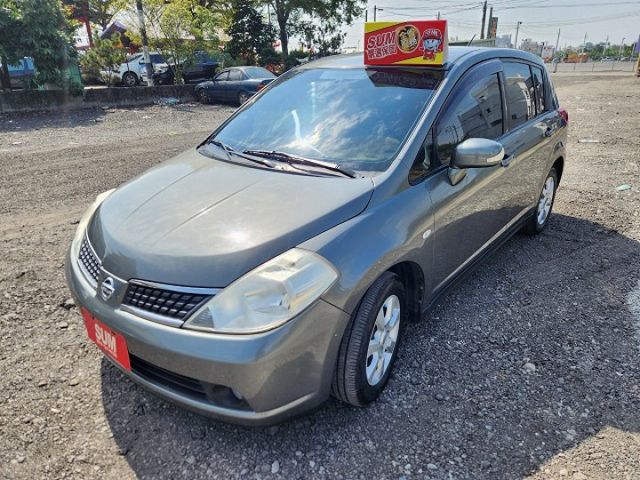2010年日產LIVINA 1.8 深灰色 I-KEY 定速 倒雷 影像 導航..  第1張相片