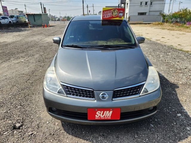 2010年日產LIVINA 1.8 深灰色 I-KEY 定速 倒雷 影像 導航..  第2張相片
