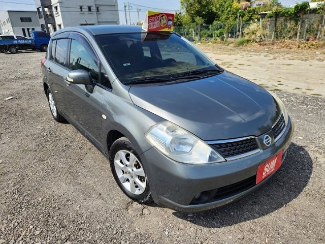2010年日產LIVINA 1.8 深灰色 I-KEY 定速 倒雷 影像 導航..  第3張相片