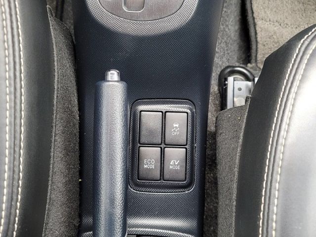 2021年TOYOTA PRIUS C 1.5 油電 白色 I-KEY 倒雷 影像...  第8張相片