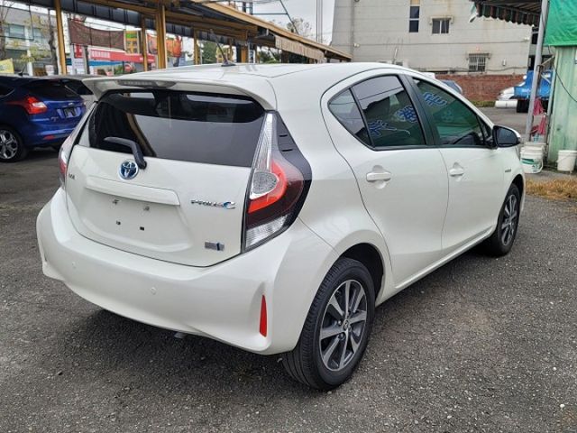 2021年TOYOTA PRIUS C 1.5 油電 白色 I-KEY 倒雷 影像...  第17張相片