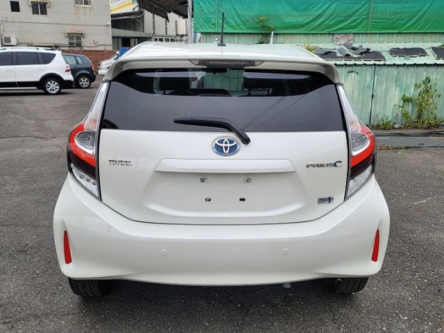 2021年TOYOTA PRIUS C 1.5 油電 白色 I-KEY 倒雷 影像...  第18張相片