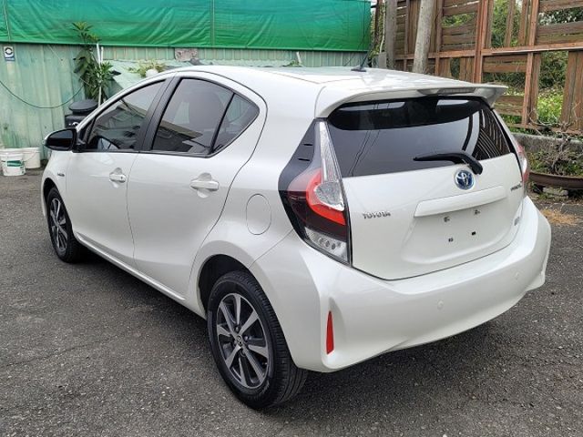 2021年TOYOTA PRIUS C 1.5 油電 白色 I-KEY 倒雷 影像...  第19張相片