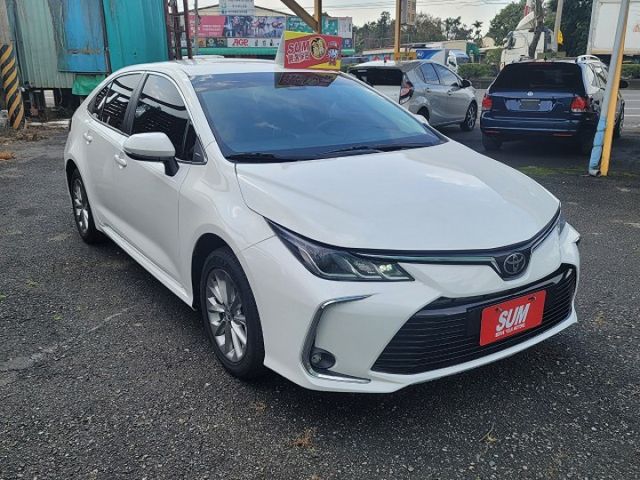 2022年TOYOTA ALTIS 1.8 白色 定速 液晶影幕 恆溫...  第3張相片
