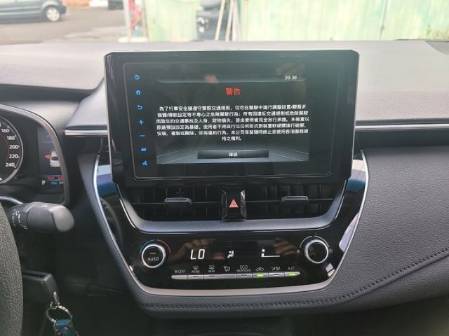 2022年TOYOTA ALTIS 1.8 白色 定速 液晶影幕 恆溫...  第9張相片
