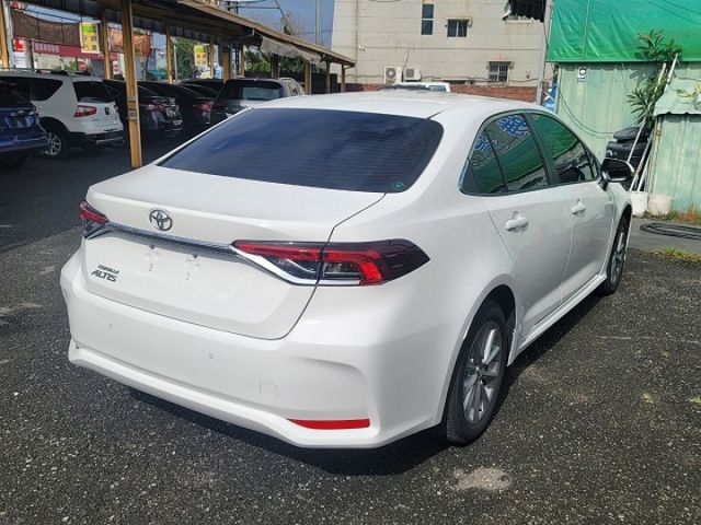 2022年TOYOTA ALTIS 1.8 白色 定速 液晶影幕 恆溫...  第18張相片
