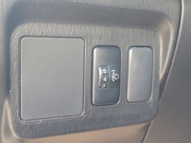 2015年TOYOTA INNOVA 2.0 白色 置放架  第11張相片