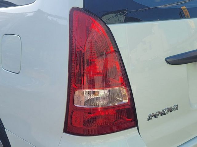2015年TOYOTA INNOVA 2.0 白色 置放架  第14張相片