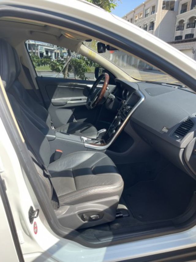 T5汽油旗艦版 跟車 車道偏移 倒車顯影 全景天窗 滿配  第8張相片