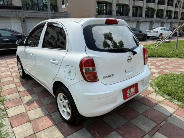 無敵通勤小車 安卓機 倒車顯影 僅跑8萬公里  第4張相片