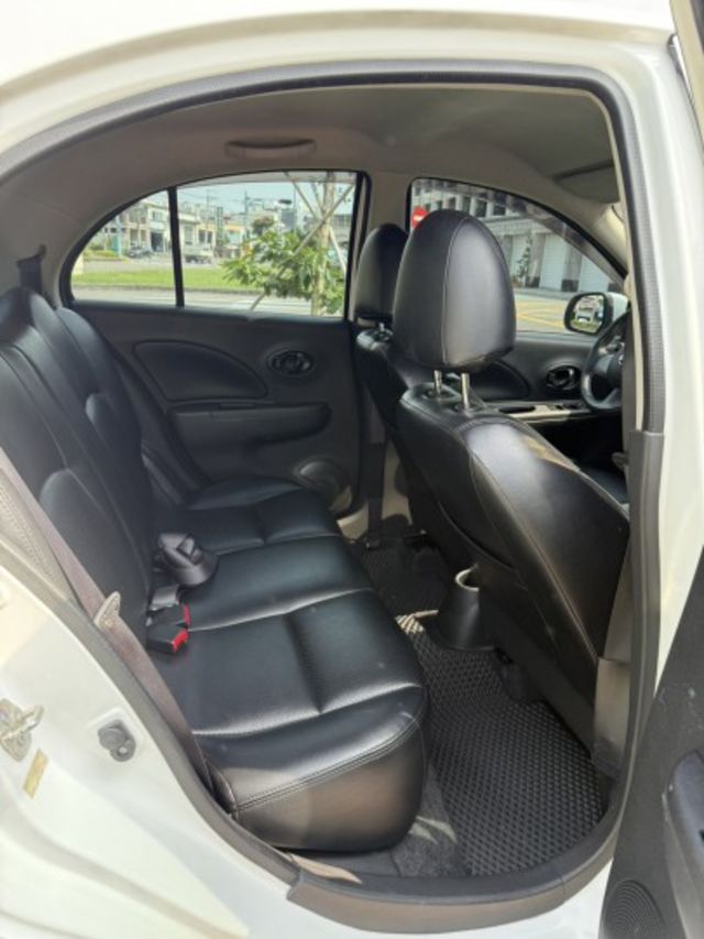 無敵通勤小車 安卓機 倒車顯影 僅跑8萬公里  第7張相片