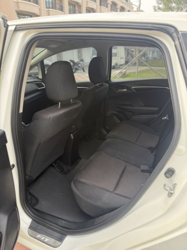 VTI-S版 定速 恆溫 倒車顯影 都會代步車  第6張相片