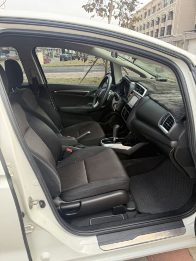 VTI-S版 定速 恆溫 倒車顯影 都會代步車  第8張相片